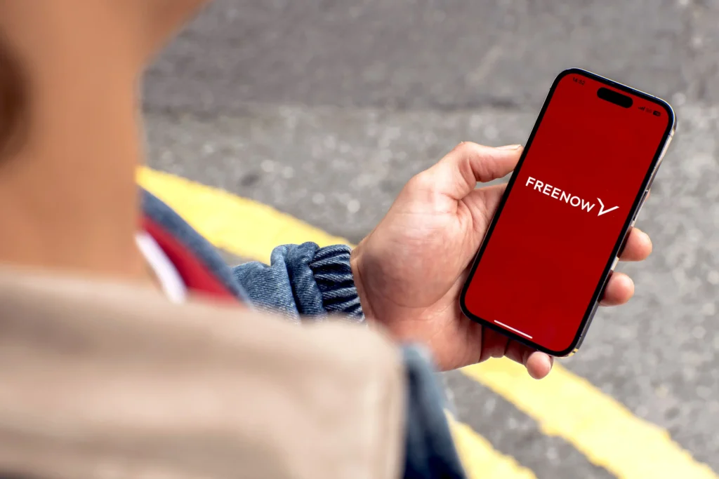 Aplikacja Freenow na ekranie telefonu