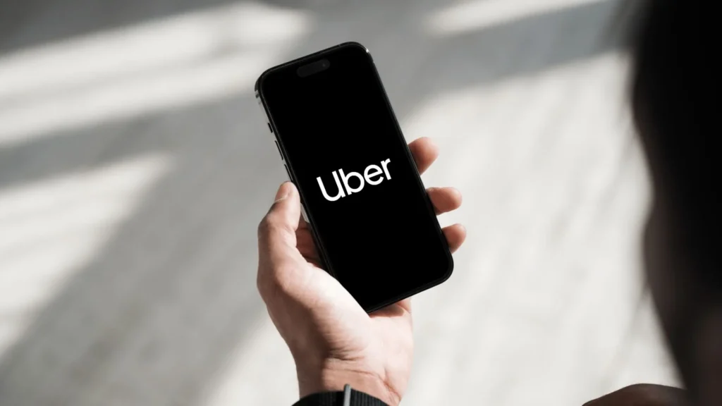 Aplikacja Uber na ekranie telefonu